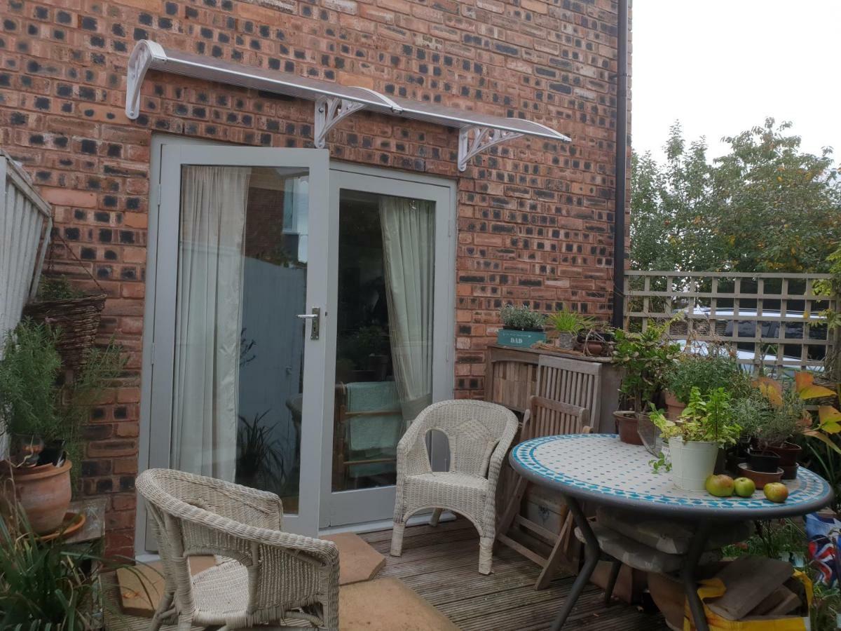 The Garden Room, Pets, Fridge Tv Chester Exterior photo